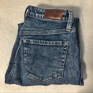 Hollister Ultra High-Rise Mom Jeans